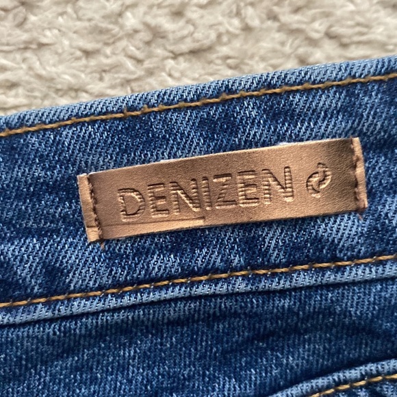 Levi’s High Rise Shorts - Picture 3 of 3